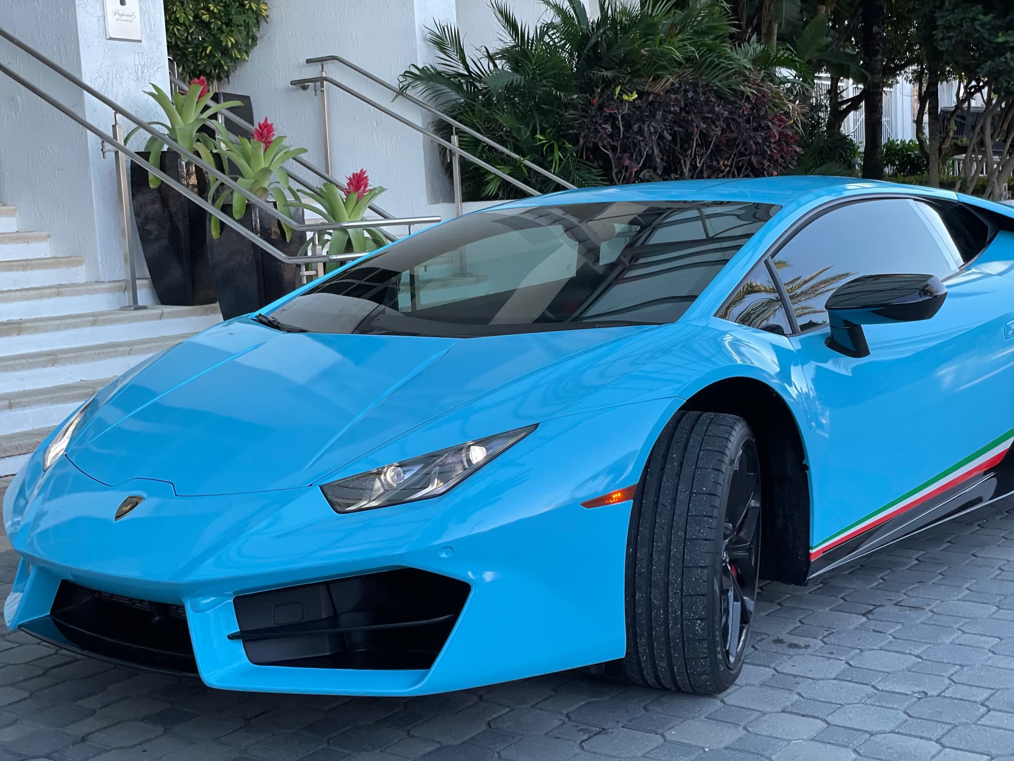 Lamborghini Huracan Blue - Exotic Miami Rentals