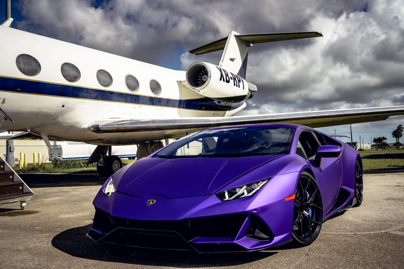 Lamborghini Huracan Purple - Exotic Miami Rentals